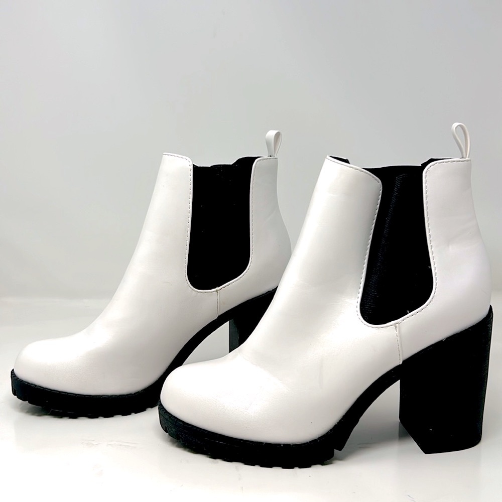 Soda Glove White Pu Lug‎ Sole Elastic Gore Pull On Chunky Heel Ankle Boots